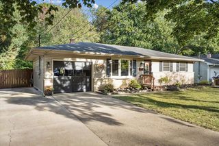 540 Cosmopolitan Avenue, Marshall, MI 49068