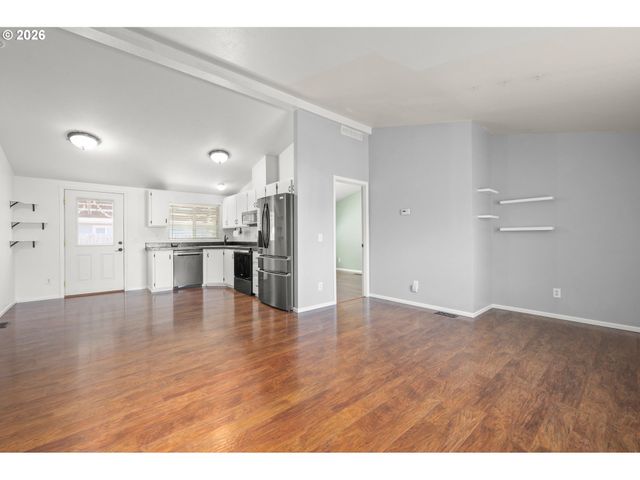 5340 GOLDEN EAGLE Dr, Eugene, OR 97402