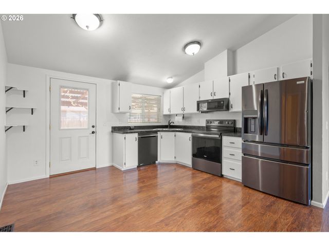5340 GOLDEN EAGLE Dr, Eugene, OR 97402