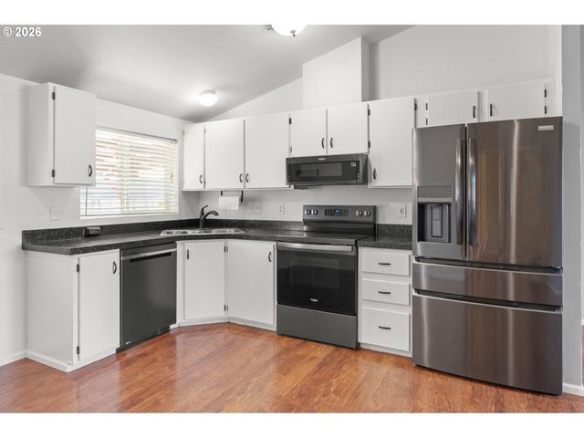 5340 GOLDEN EAGLE Dr, Eugene, OR 97402