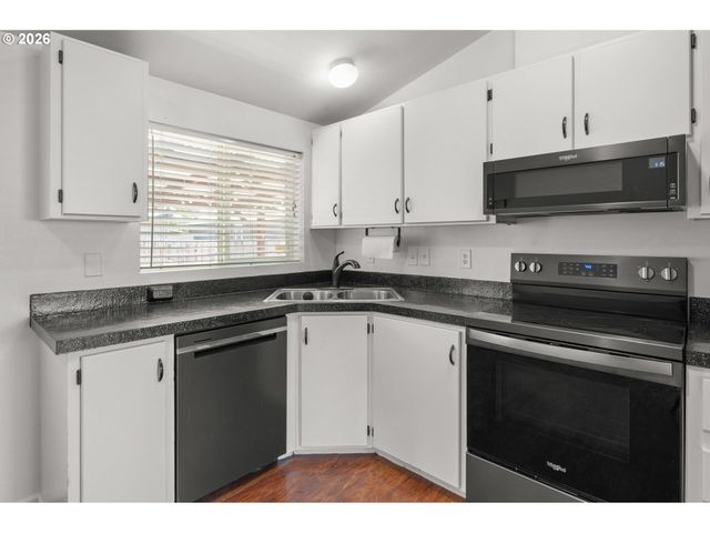 5340 GOLDEN EAGLE Dr, Eugene, OR 97402