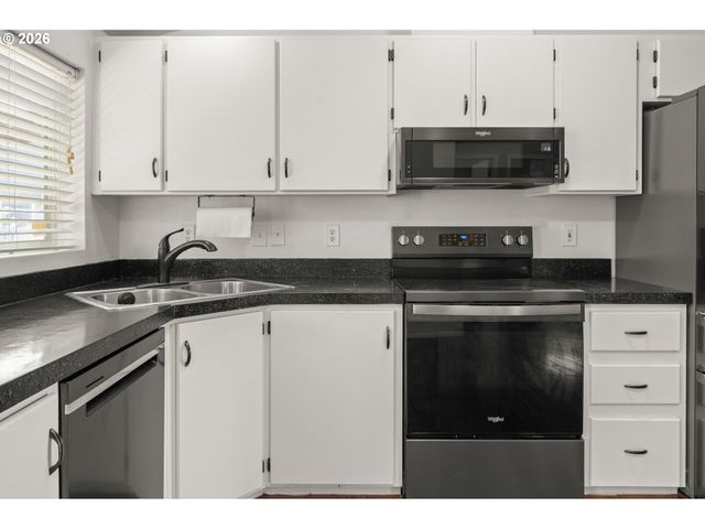 5340 GOLDEN EAGLE Dr, Eugene, OR 97402