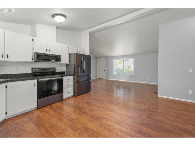 5340 GOLDEN EAGLE Dr, Eugene, OR 97402