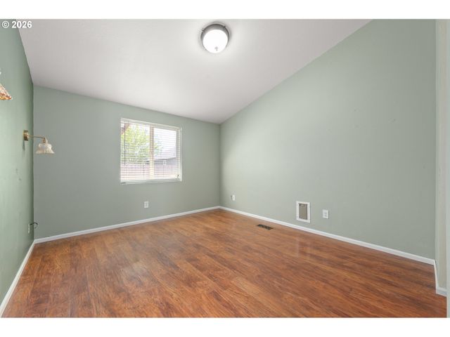 5340 GOLDEN EAGLE Dr, Eugene, OR 97402