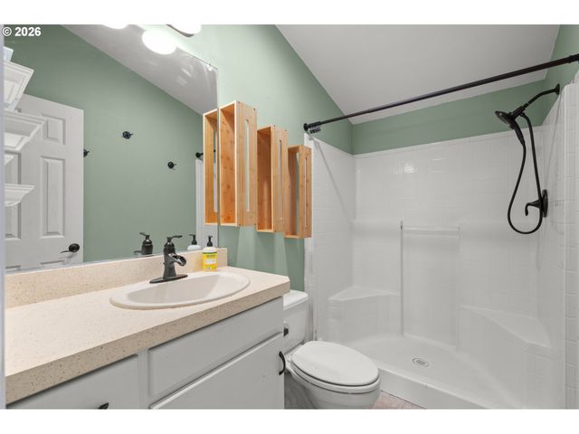 5340 GOLDEN EAGLE Dr, Eugene, OR 97402