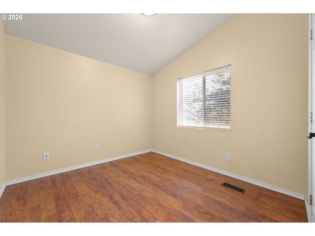 5340 GOLDEN EAGLE Dr, Eugene, OR 97402