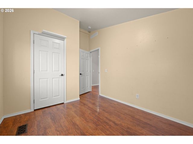 5340 GOLDEN EAGLE Dr, Eugene, OR 97402