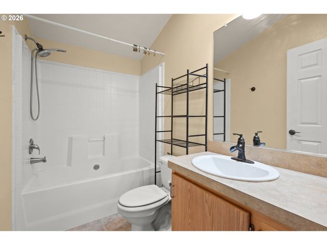 5340 GOLDEN EAGLE Dr, Eugene, OR 97402