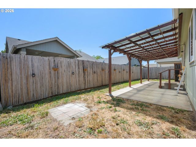 5340 GOLDEN EAGLE Dr, Eugene, OR 97402