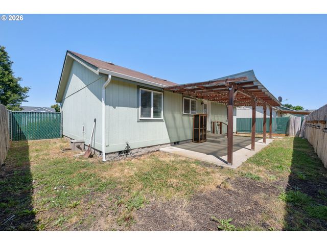 5340 GOLDEN EAGLE Dr, Eugene, OR 97402