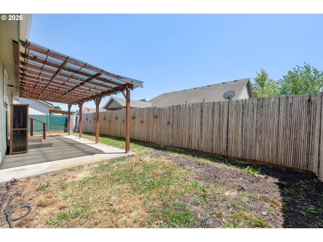 5340 GOLDEN EAGLE Dr, Eugene, OR 97402