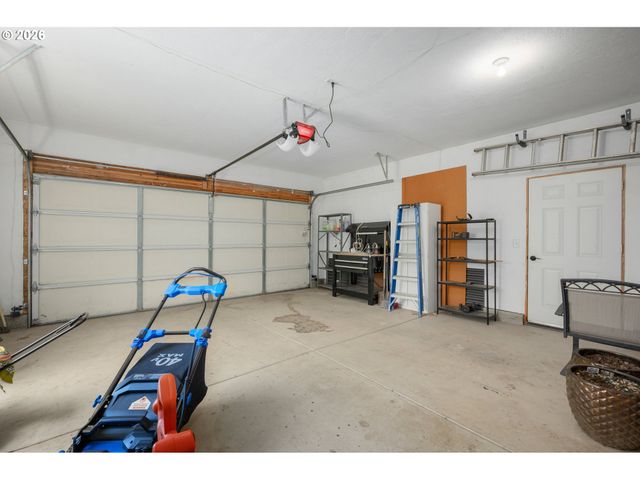 5340 GOLDEN EAGLE Dr, Eugene, OR 97402