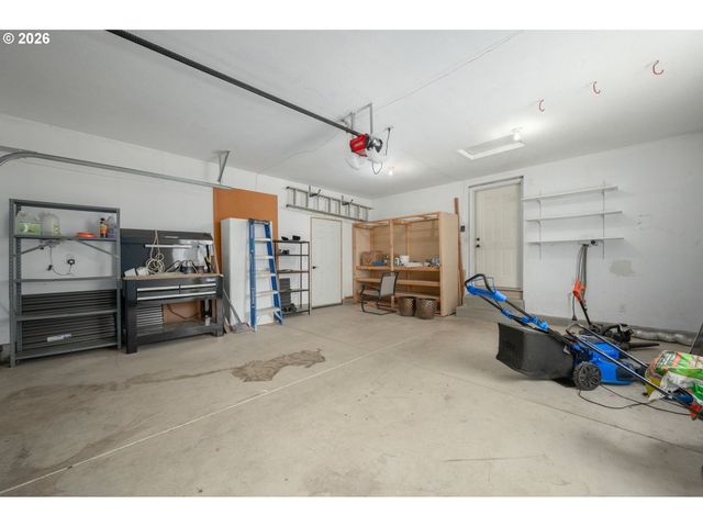 5340 GOLDEN EAGLE Dr, Eugene, OR 97402