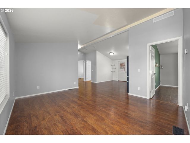 5340 GOLDEN EAGLE Dr, Eugene, OR 97402