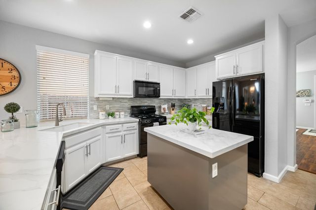 2261 Maverick Ct, Modesto, CA 95355