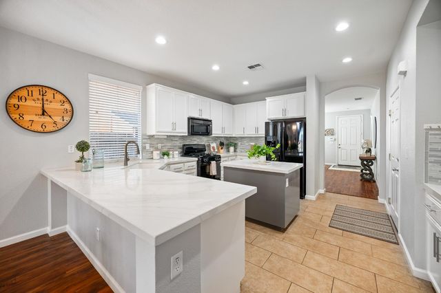 2261 Maverick Ct, Modesto, CA 95355