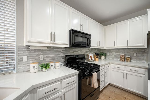 2261 Maverick Ct, Modesto, CA 95355