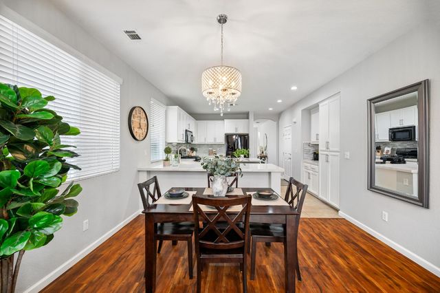 2261 Maverick Ct, Modesto, CA 95355