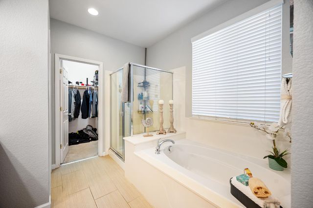 2261 Maverick Ct, Modesto, CA 95355