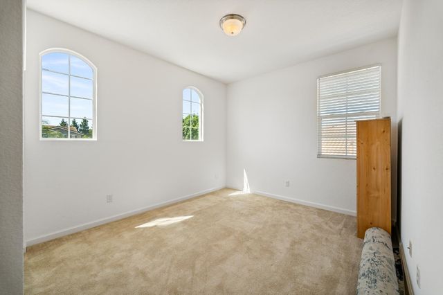 2261 Maverick Ct, Modesto, CA 95355