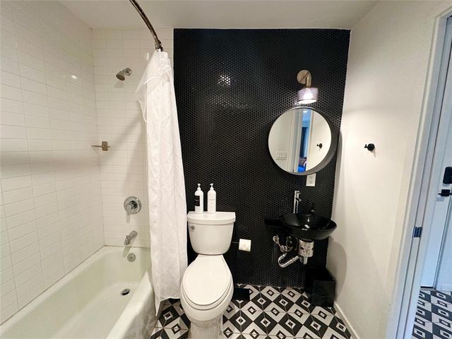 201 Academy DR 104, Austin, TX 78704