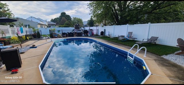 18 Charles Drive, Tinton Falls, NJ 07753