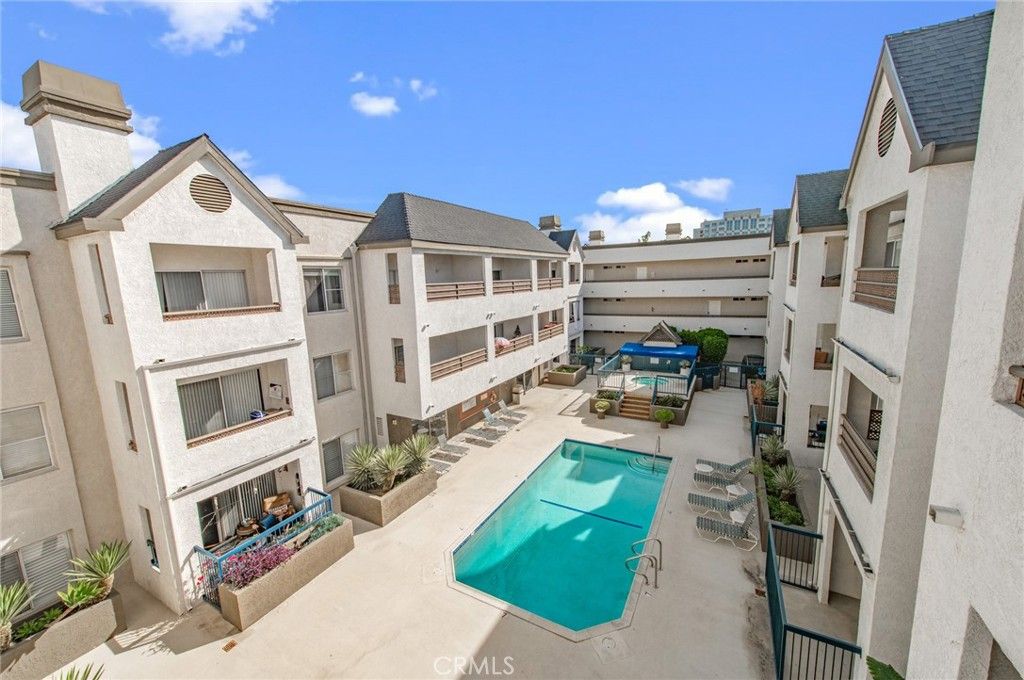 Image 1 of property listing at 300 N El Molino #312, Pasadena, CA 91101