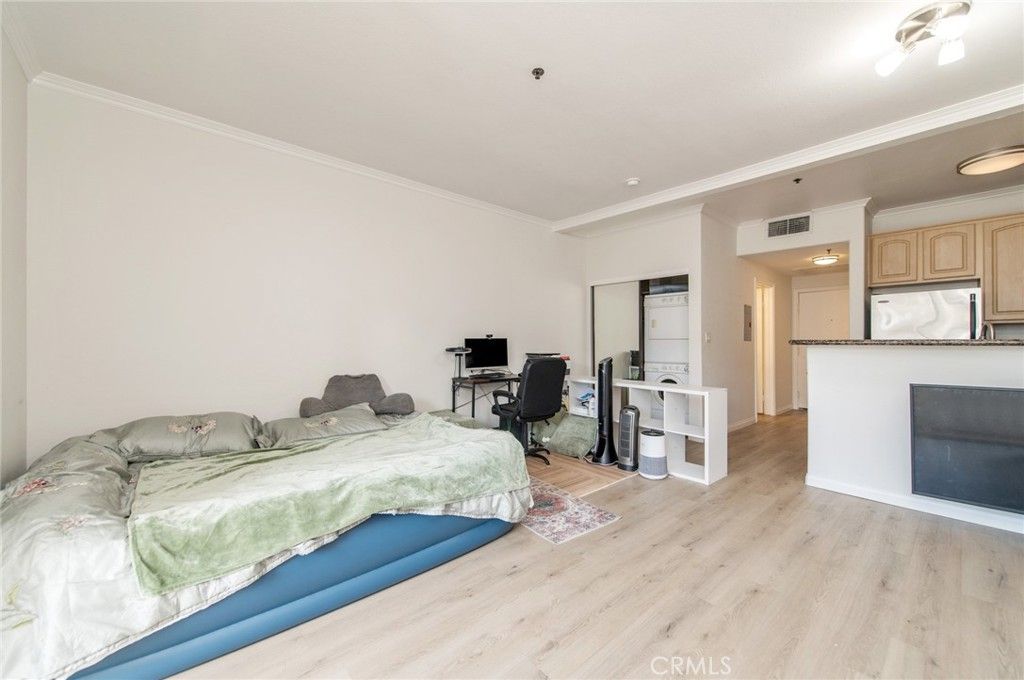Image 10 of property listing at 300 N El Molino #312, Pasadena, CA 91101