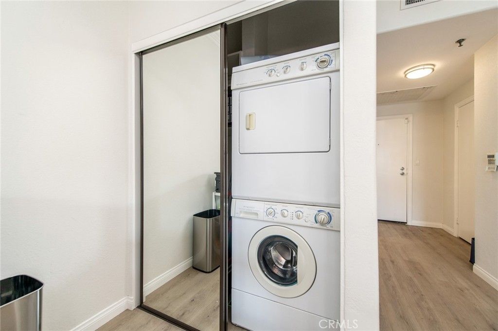 Image 11 of property listing at 300 N El Molino #312, Pasadena, CA 91101