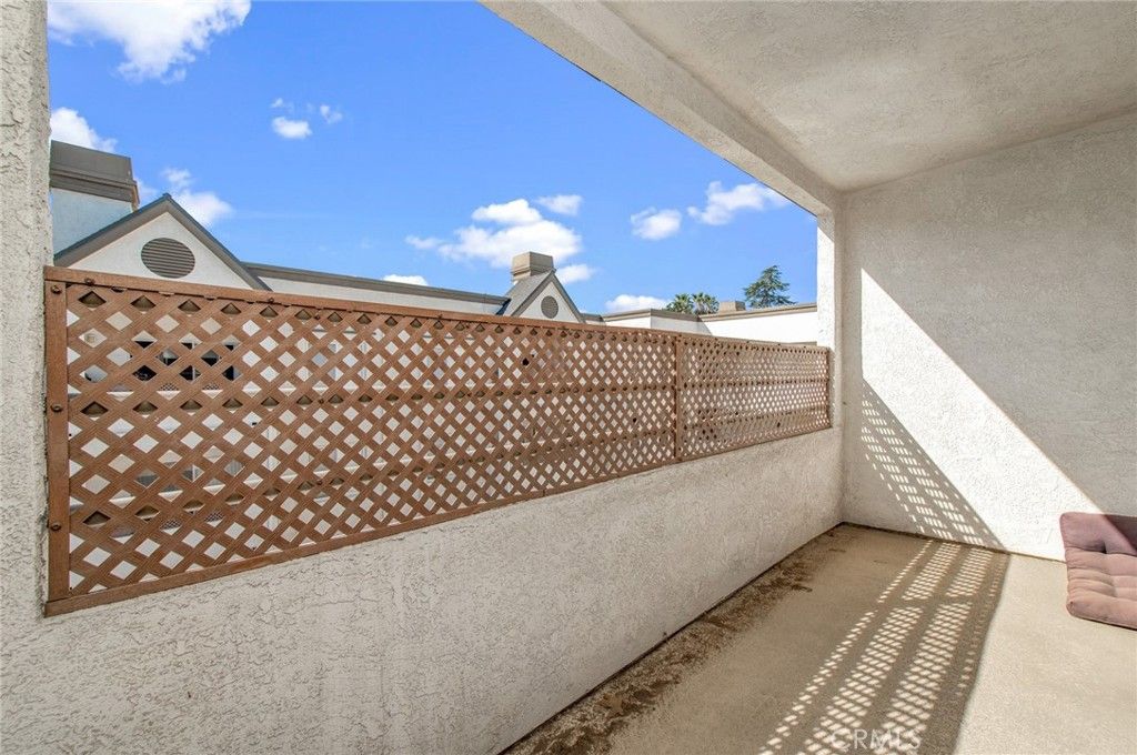 Image 14 of property listing at 300 N El Molino #312, Pasadena, CA 91101