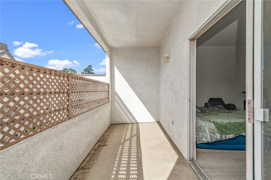 Image 15 of property listing at 300 N El Molino #312, Pasadena, CA 91101