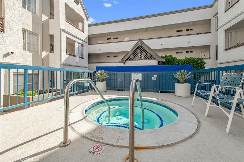 Image 18 of property listing at 300 N El Molino #312, Pasadena, CA 91101