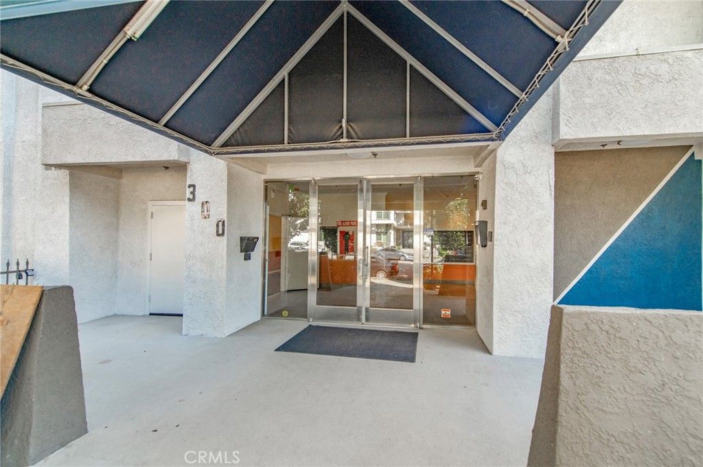 Image 19 of property listing at 300 N El Molino #312, Pasadena, CA 91101