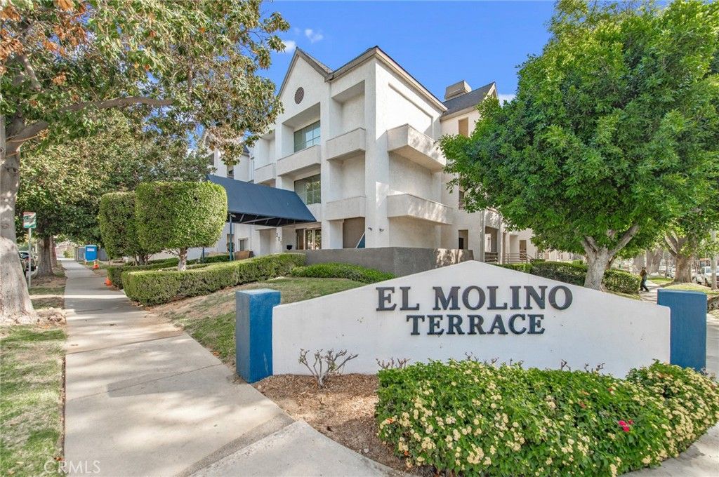 Image 2 of property listing at 300 N El Molino #312, Pasadena, CA 91101