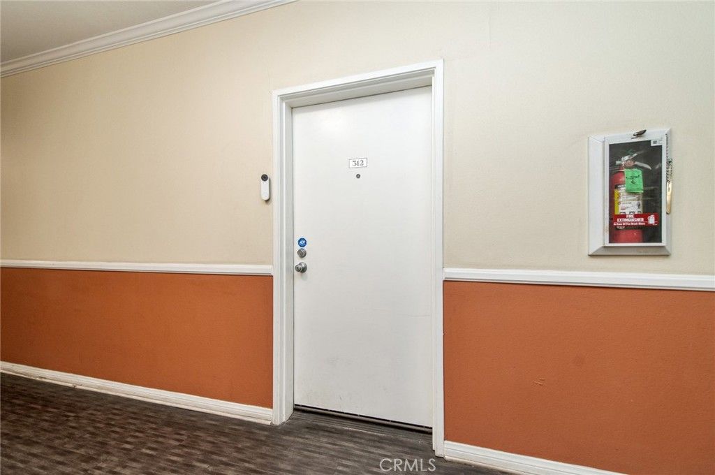 Image 4 of property listing at 300 N El Molino #312, Pasadena, CA 91101