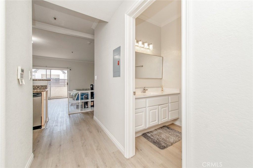 Image 5 of property listing at 300 N El Molino #312, Pasadena, CA 91101