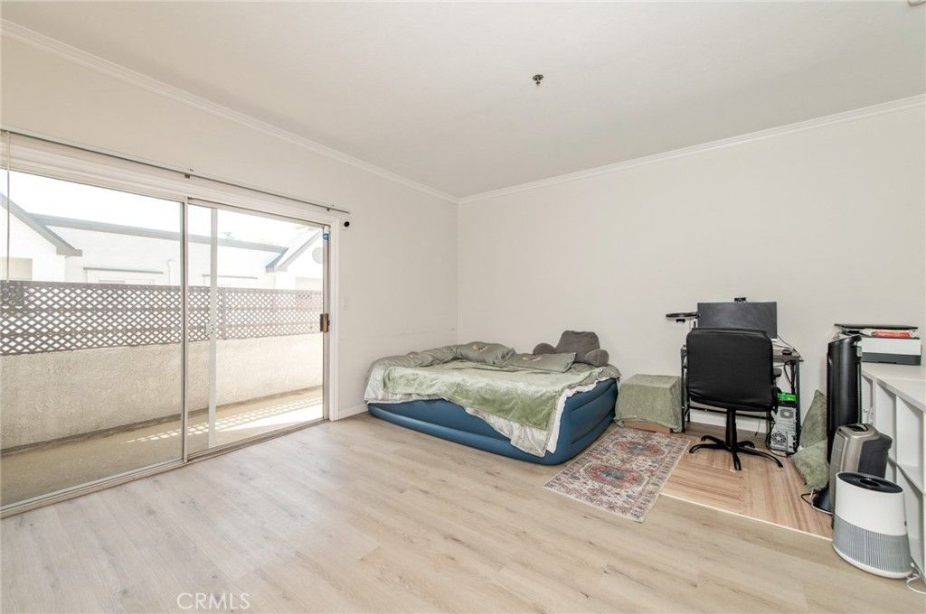 Image 9 of property listing at 300 N El Molino #312, Pasadena, CA 91101