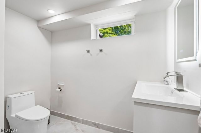 881 Bordentown Ave, Sayreville Boro, NJ 08879