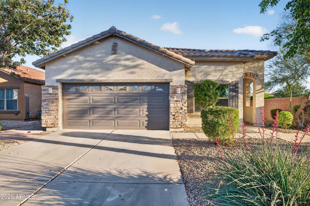 921 W DANA Drive, San Tan Valley, AZ 85143