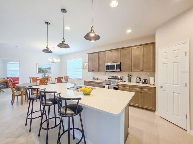 8 LAKELAND WAY, Palm Coast, FL 32137