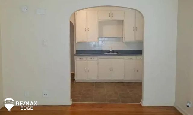 712 S Grand Traverse Street, Flint, MI 48502