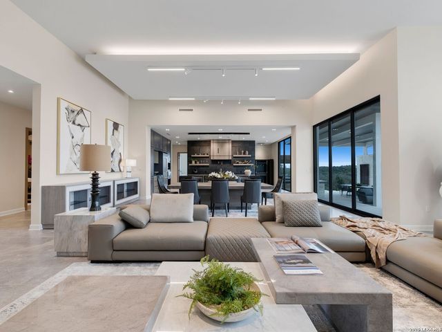 24108 Tres Arroyos, San Antonio, TX 78255