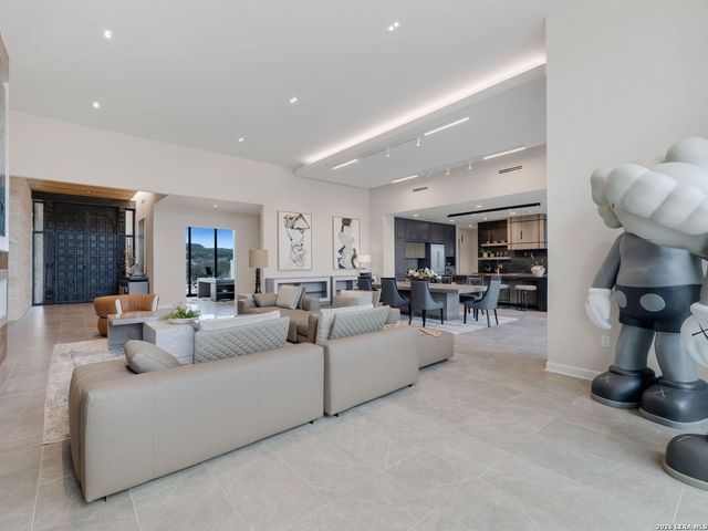 24108 Tres Arroyos, San Antonio, TX 78255