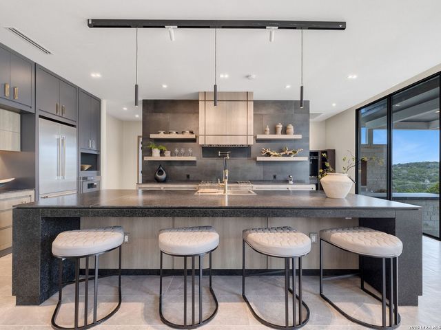 24108 Tres Arroyos, San Antonio, TX 78255