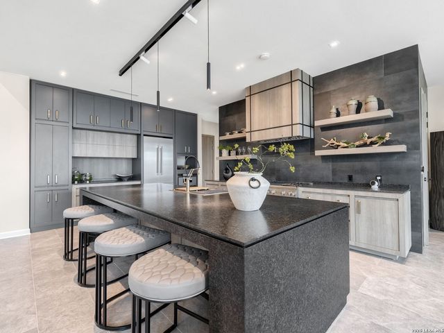 24108 Tres Arroyos, San Antonio, TX 78255