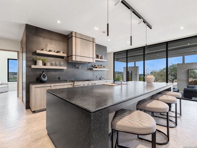 24108 Tres Arroyos, San Antonio, TX 78255