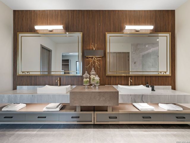 24108 Tres Arroyos, San Antonio, TX 78255