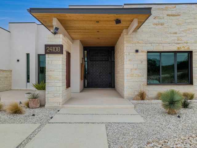 24108 Tres Arroyos, San Antonio, TX 78255