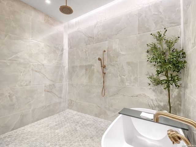 24108 Tres Arroyos, San Antonio, TX 78255