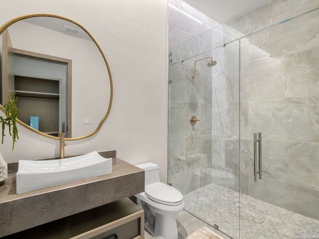 24108 Tres Arroyos, San Antonio, TX 78255